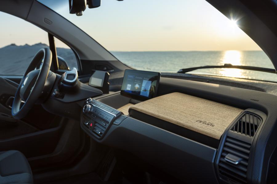 Торпедо BMW i3 For the Oceans Edition (I01) 2020 года  (фото 4 из 18)